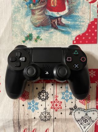 PlayStation 4 Nera