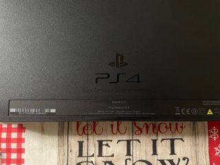 PlayStation 4 Nera