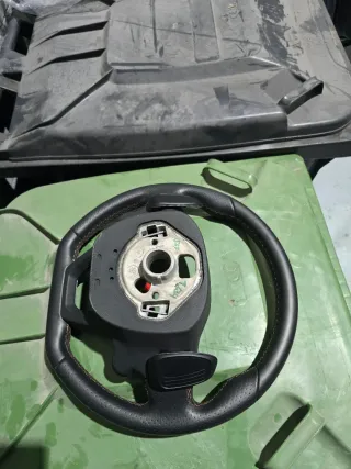 Volante Cupra Ateca con botones