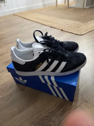 Zapatillas Adidas Gazelle Negras y Blancas