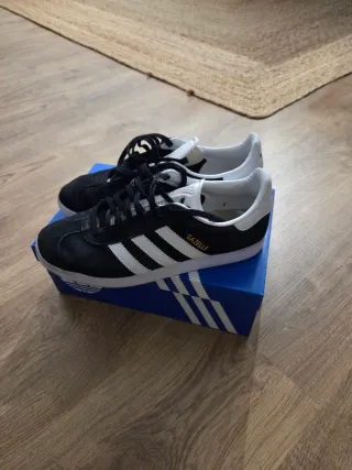 Zapatillas Adidas Gazelle Negras y Blancas
