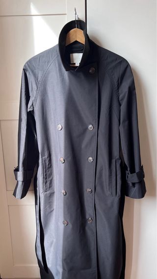 Gabardina negra doble abotonadura