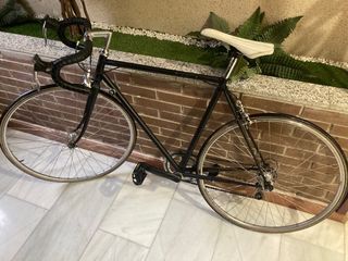 Bicicleta de carretera negro mate