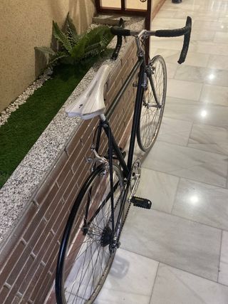 Bicicleta de carretera negro mate