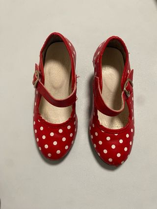 Zapatos de tacón de niña con lunares talla 26