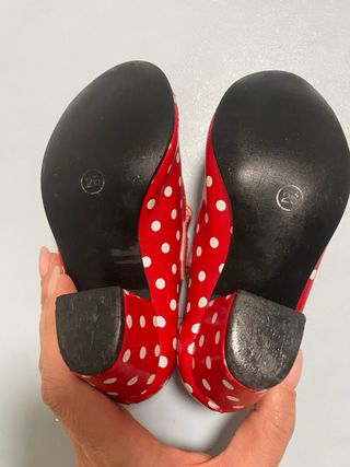 Zapatos de tacón de niña con lunares talla 26