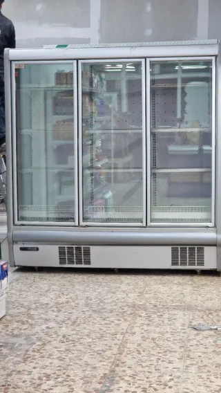 Nevera expositora supermercado