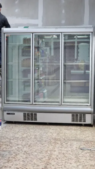 Nevera expositora supermercado