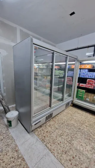 Nevera expositora supermercado