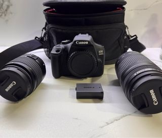 Fotocamera Canon EOS 2000D + Accessori