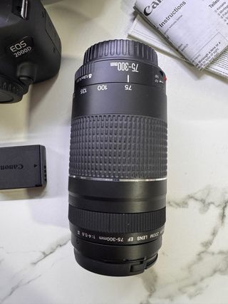 Fotocamera Canon EOS 2000D + Accessori