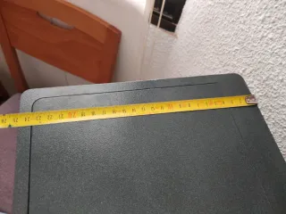 Caja Fuerte Metálica Gris con Llave Dorada