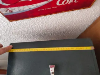 Caja Fuerte Metálica Gris con Llave Dorada