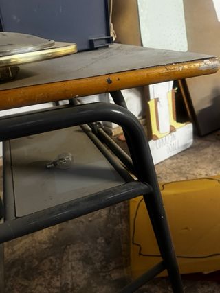 Mesa de dibujo antigua de madera y metal