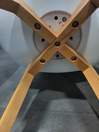 Mesa redonda nórdica y 4 sillas blancas