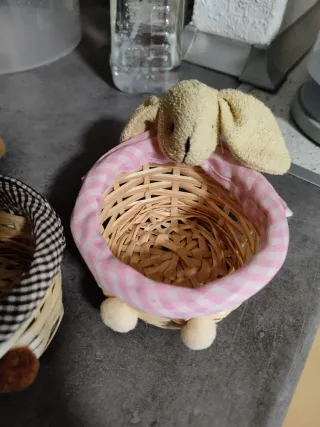 Cestas decorativas de mimbre y tela