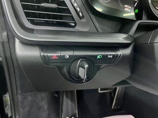 Porsche 911 Targa Edition 50 Years Porsche Design 353 kW (480 CV)