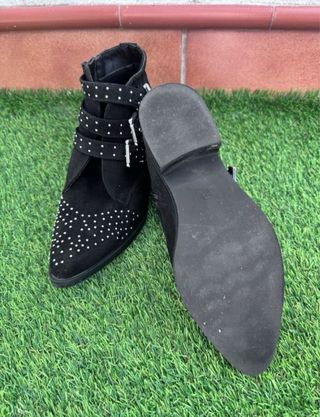 Botines negros tachuelas talla 38