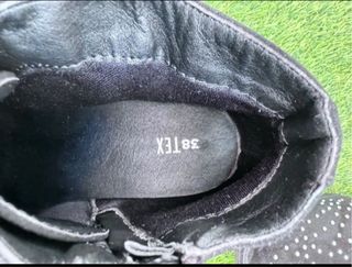 Botines negros tachuelas talla 38