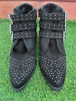 Botines negros tachuelas talla 38