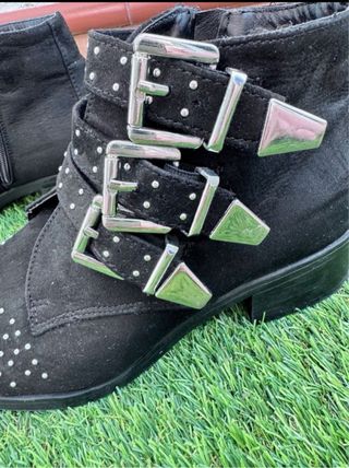 Botines negros tachuelas talla 38