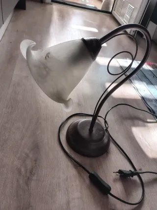 Lámpara de mesa diseño flor