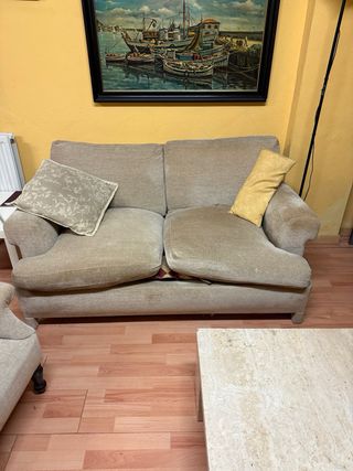 Sofá de tela con estampado geométrico