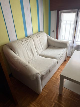 Sofá de tela con estampado geométrico