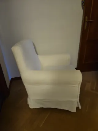 Butaca IKEA blanca, modelo Ektorp