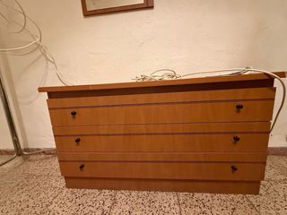 Mueble antiguo de madera