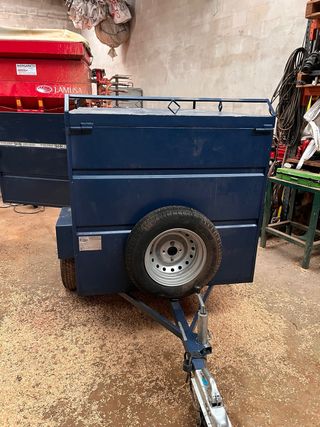 Remolque azul para coche