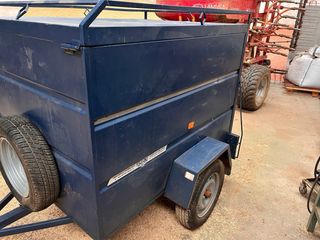 Remolque azul para coche