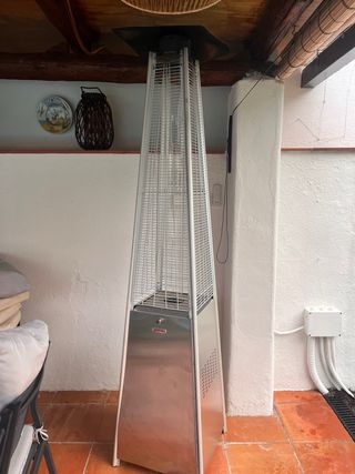 Estufa de butano exterior metálica