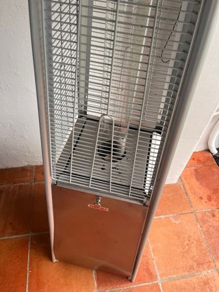 Estufa de butano exterior metálica