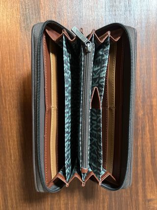 Monedero Anekke estampado protesta