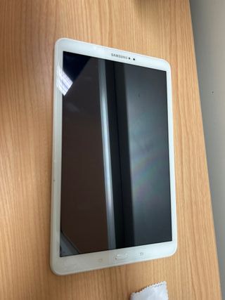 Tablet Samsung Gris y Blanca