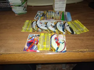 MUNDICROMO. LOTE 600 FICHAS DIFERENTES 2010 & 2011