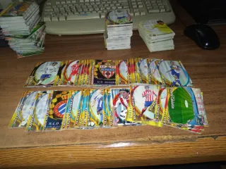 MUNDICROMO. LOTE 600 FICHAS DIFERENTES 2010 & 2011