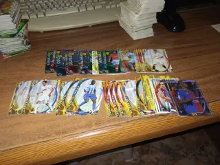 MUNDICROMO. LOTE 600 FICHAS DIFERENTES 2010 & 2011