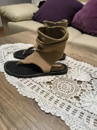 Botines Pull&Bear piel beige/negro talla 39