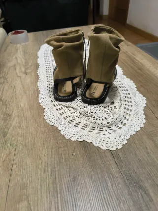 Botines Pull&Bear piel beige/negro talla 39