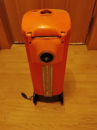 Aspiradora naranja electrolux