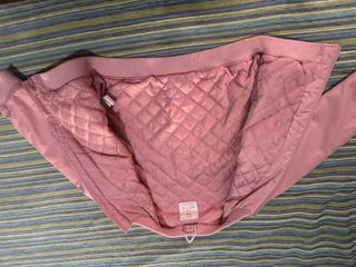 Cazadora bomber niña rosa con parches