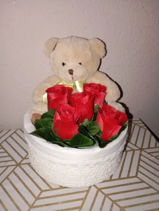 Centro de mesa San Valentín osito y rosas