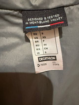 Chaqueta acolchada ligera con capucha