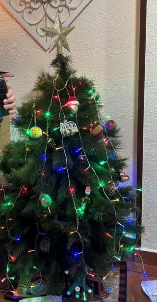 Árbol de Navidad con Luces y Adornos
