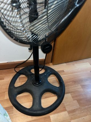Ventilador de pie articulado