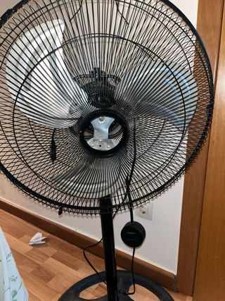 Ventilador de pie articulado