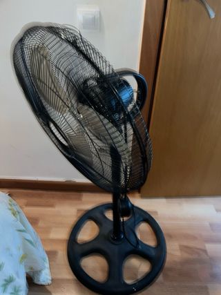 Ventilador de pie articulado
