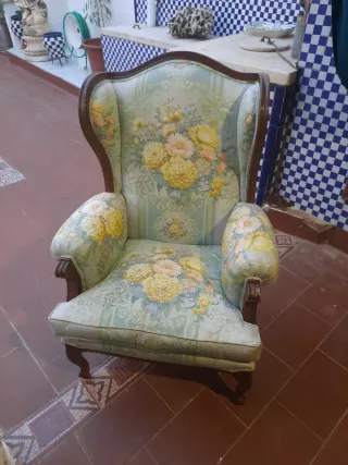 Sillón de dormitorio floral antiguo
